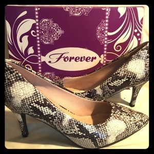 Forever snake print high heels 7.5